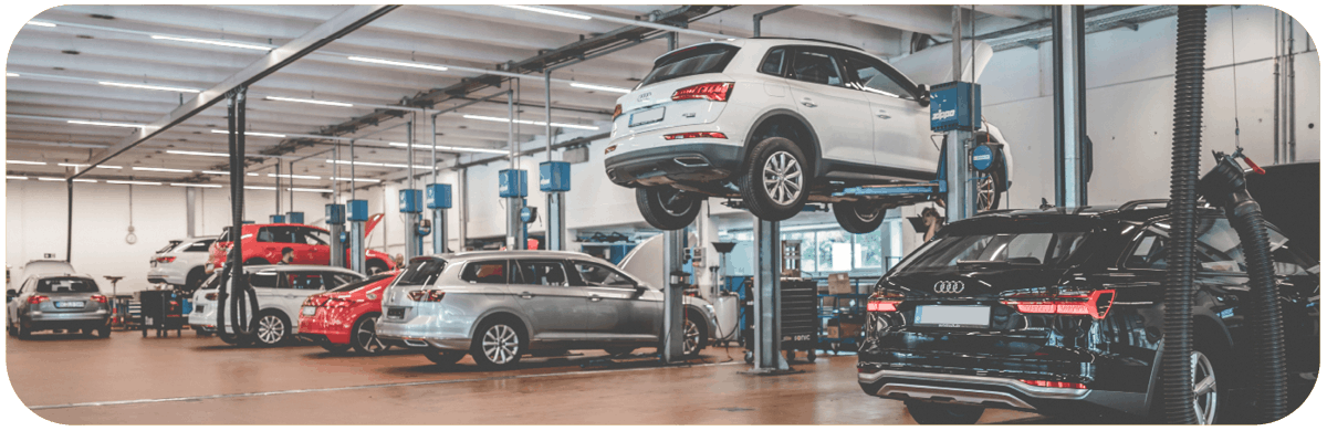 Werkstatt mit unterschiedlichen Marken Autos